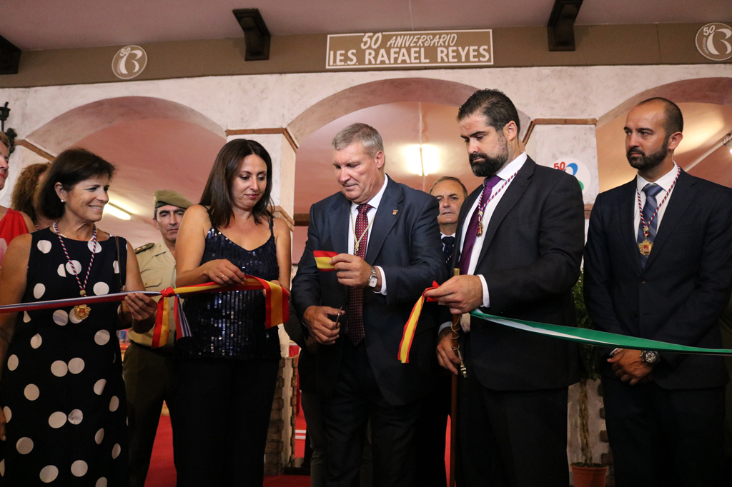 El alcalde y su Equipo de Gobierno inauguran la Feria de Octubre de Cartaya