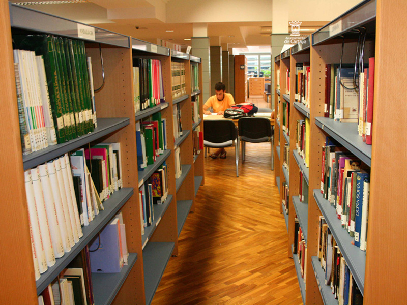 Nueva adquisición de libros por parte de la Biblioteca Municipal de Cartaya de cara al verano.