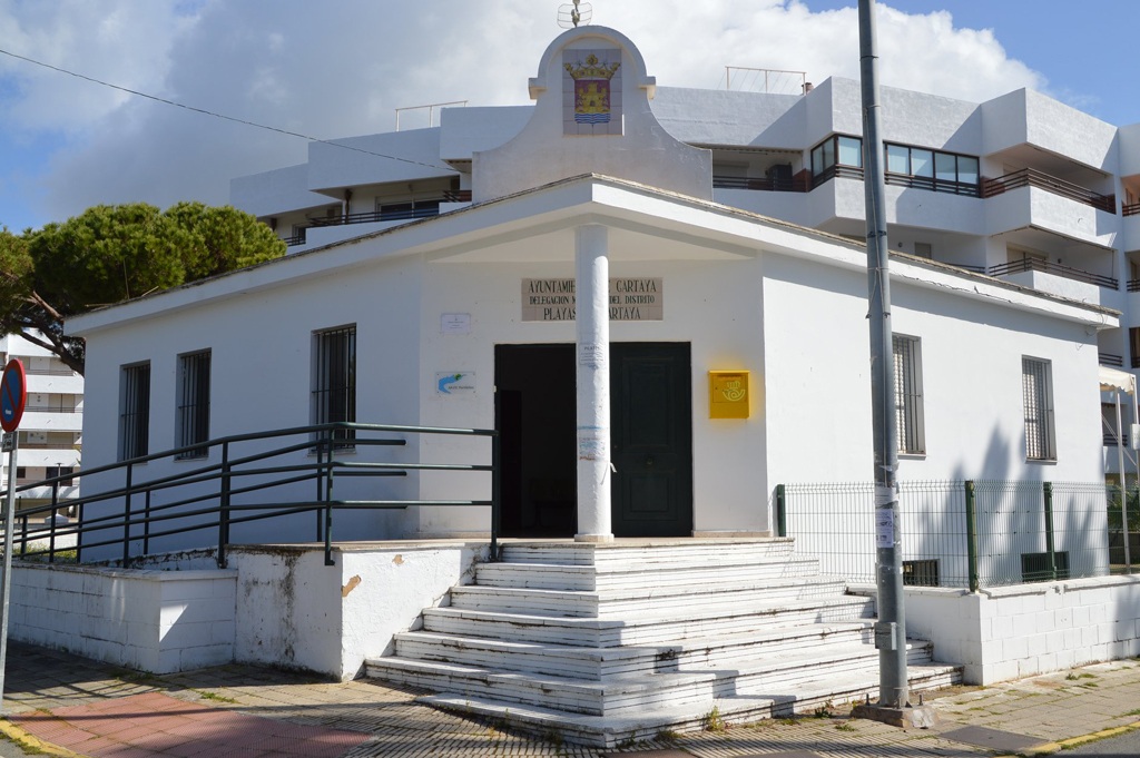 Fachada del edificio que alberga la Delegación permanente del Ayuntamiento de Cartaya en Nuevo Portil.