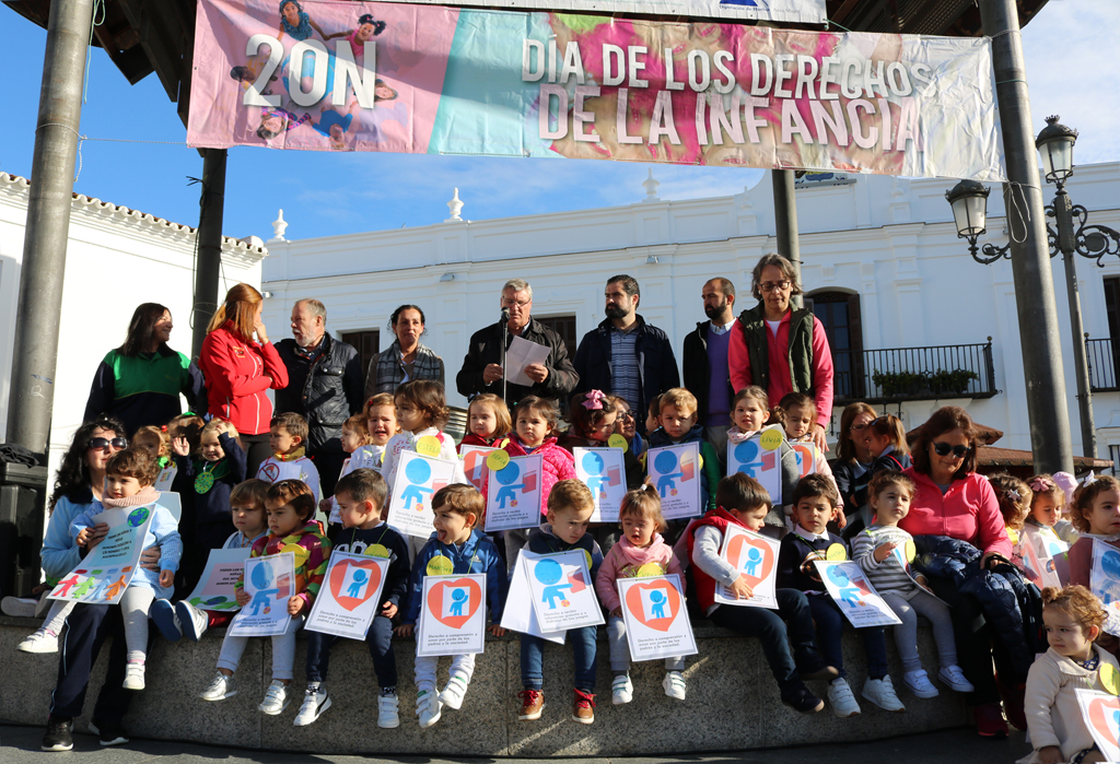 La Plaza Redonda acoge la lectura del manifiesto del Día de la Infancia en Cartaya