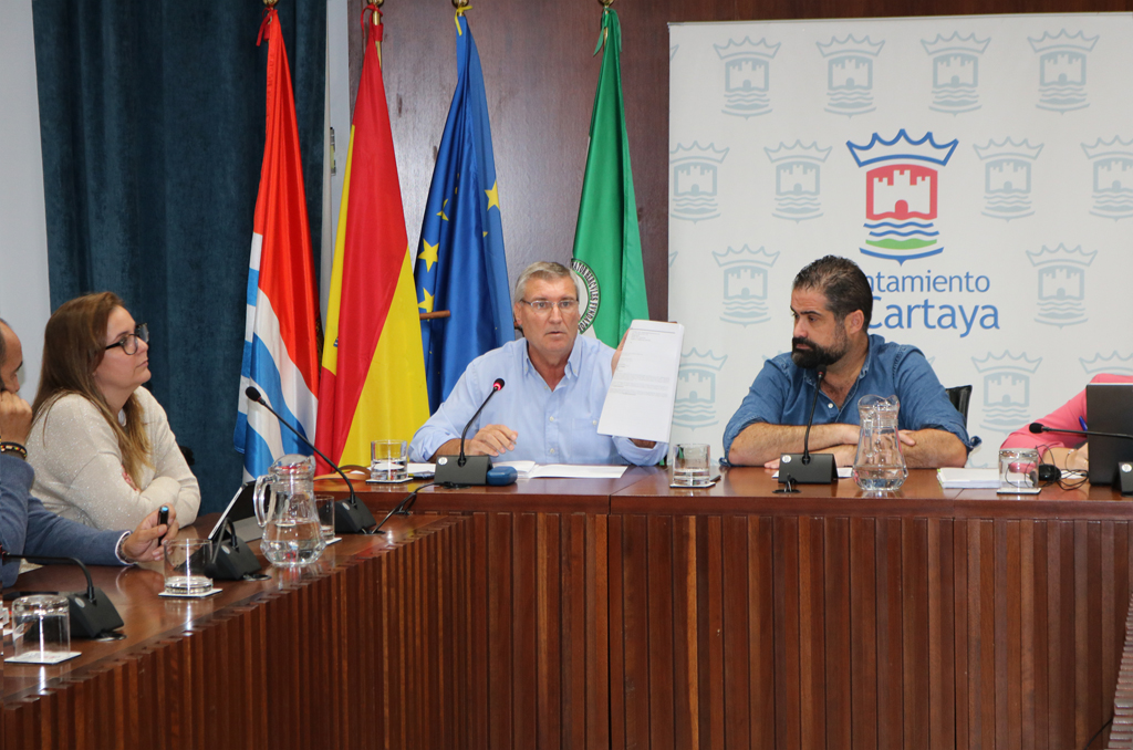 Pleno extraordinario en el Ayuntamiento de Cartaya para aprobar la unificación de operaciones de crédito municipales.