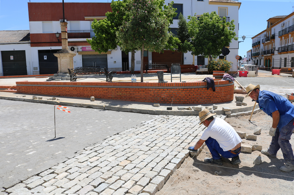 A buen ritmo, las obras de la Plaza Corral Concejo y de la Calle Alta, de Cartaya.