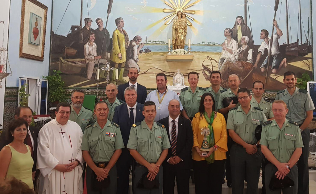 La Guardia Civil recibe la donación de una Imagen de la Virgen del Pilar que instala en el Cuartel de El Rompido