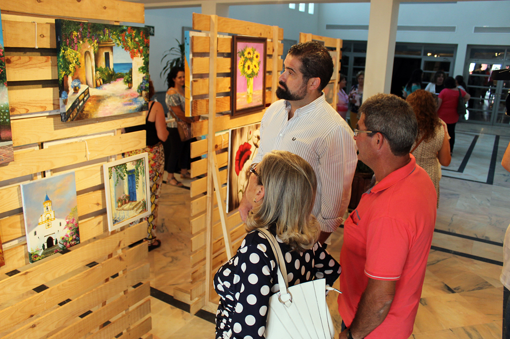 Inauguración de la Exposición de la Academia Municipal de Pintura, en el centro cultural de Cartaya.