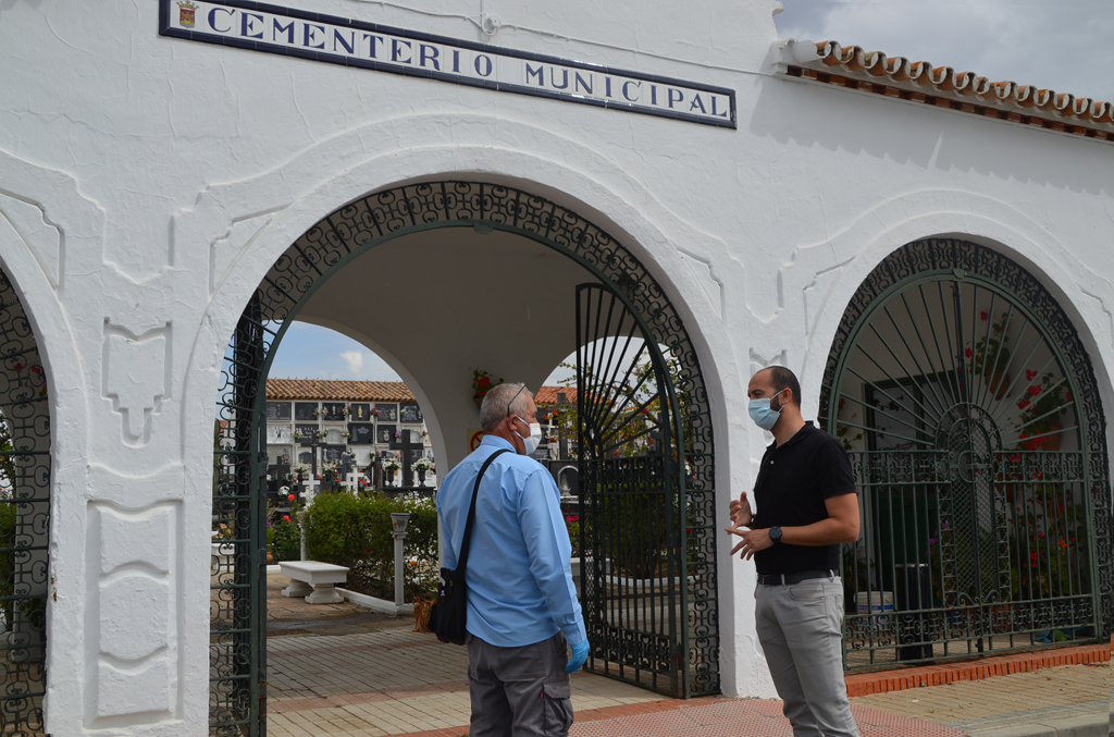 El Ayuntamiento de Cartaya prepara el Cementerio Municipal y anuncia su apertura el próximo martes 12 de mayo.