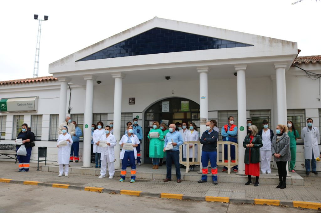 El Ayuntamiento de Cartaya apoya al personal sanitario del Centro de Salud de Cartaya.