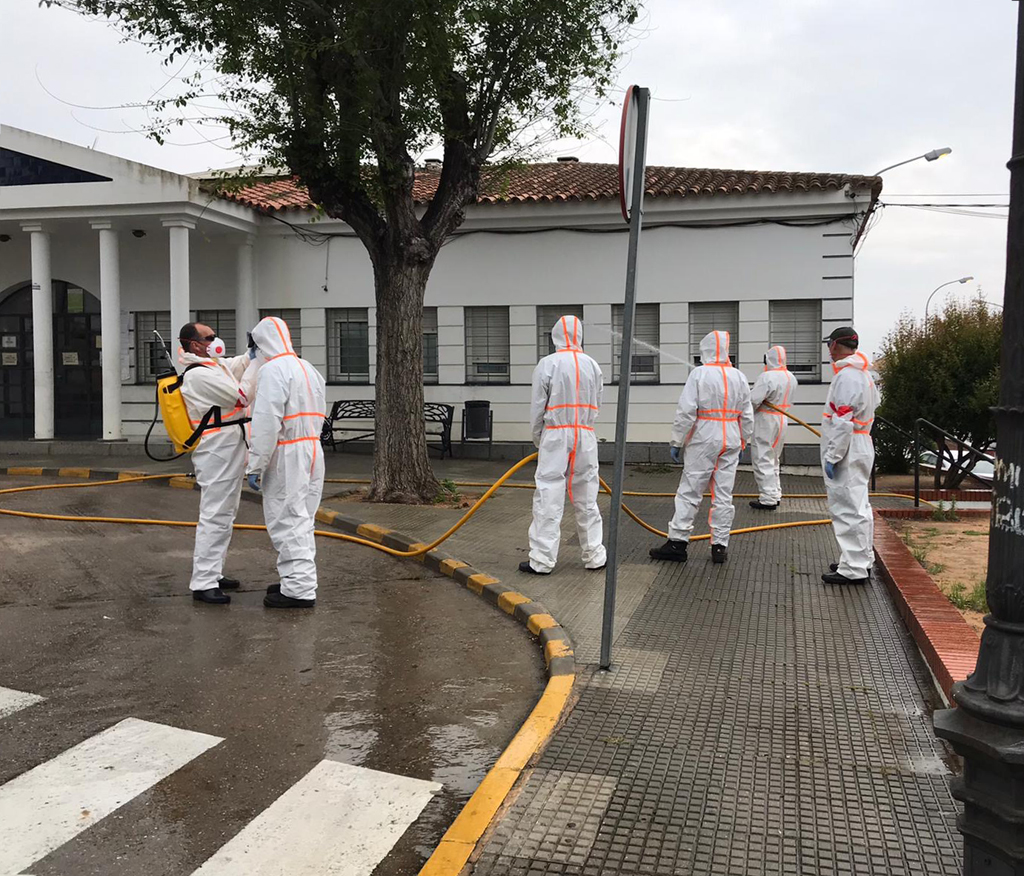 El INFOCA se une al dispositivo municipal de desinfección del Ayuntamiento de Cartaya contra el coronavirus.
