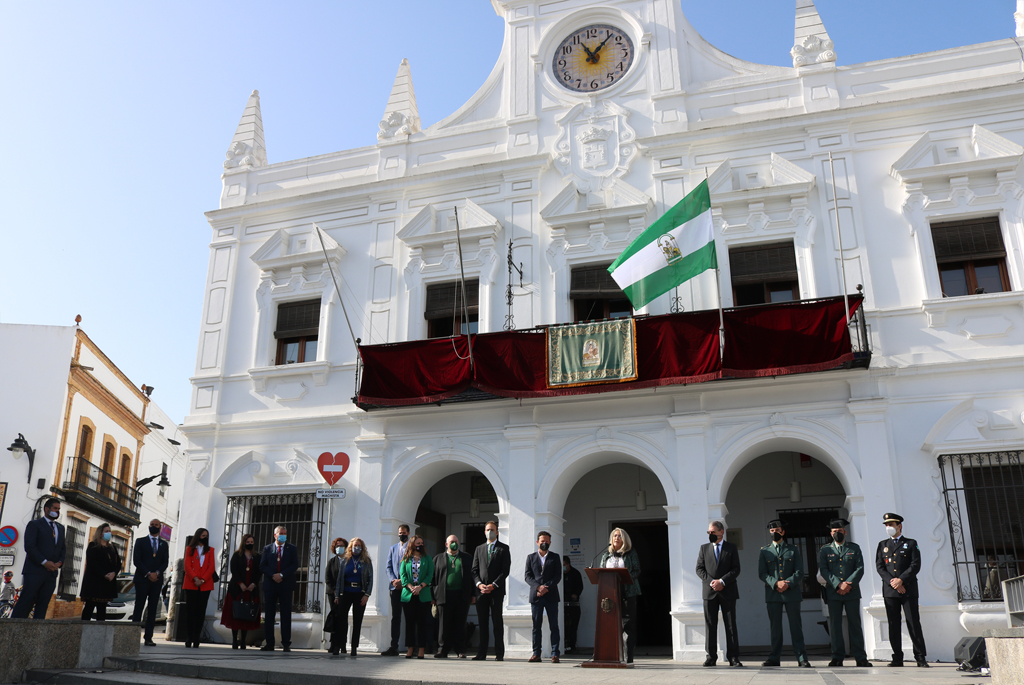 El Ayuntamiento de Cartaya celebra el Día de Andalucía con un acto sencillo y emotivo en el que la alcaldesa pone en valor la apuesta por los servicios públicos.