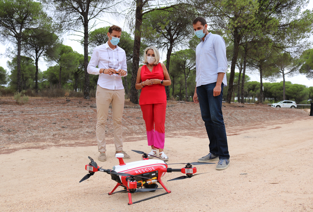 El Ayuntamiento de Cartaya pone en marcha un servicio de vigilancia mediante drones en el monte público y en las playas de la localidad.