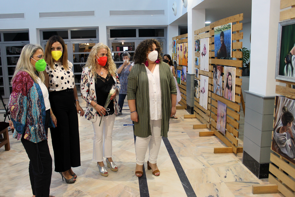 Los 35 alumnos y alumnas de la Academia Municipal de Pintura exponen sus creaciones en el Centro Cultural