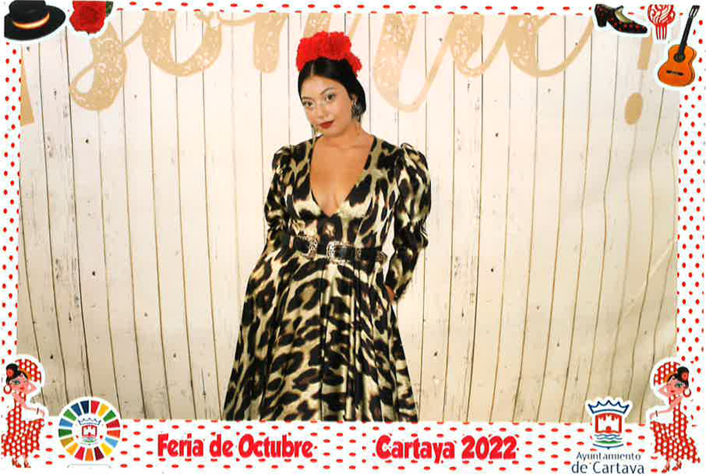 Clara Guerrero Cruz, ganadora del primer premio a la mujer vestida flamenca con el que el Ayuntamiento potencia esta tradición 