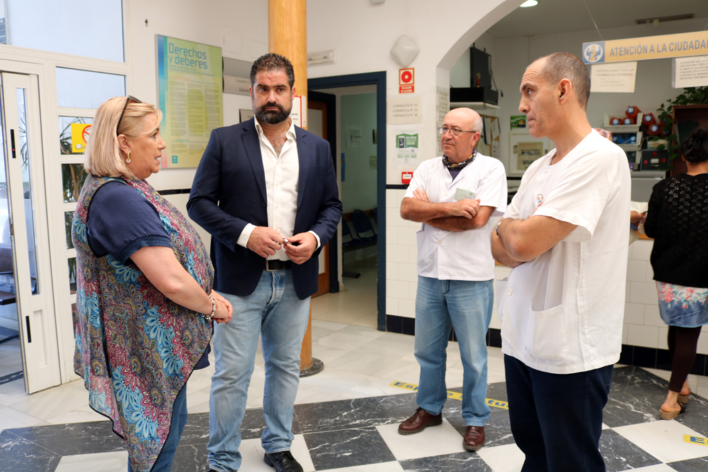 La Delegada de Salud de la Junta en Huelva visitó el Centro de Salud de Cartaya en junio.