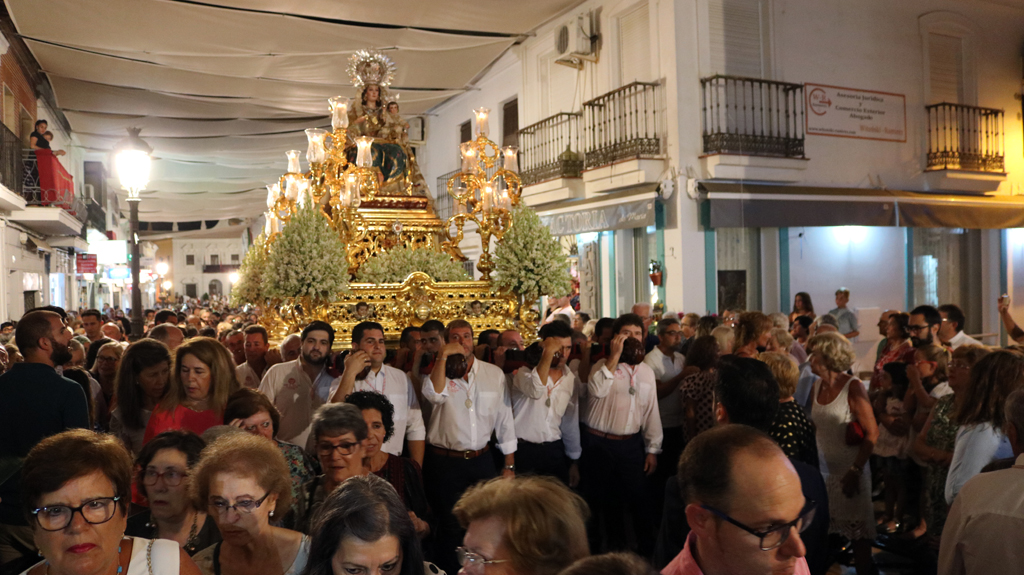 Numerosos/as cartayeros/as acompañaron a la Virgen de Consolación en la procesión de Subida.