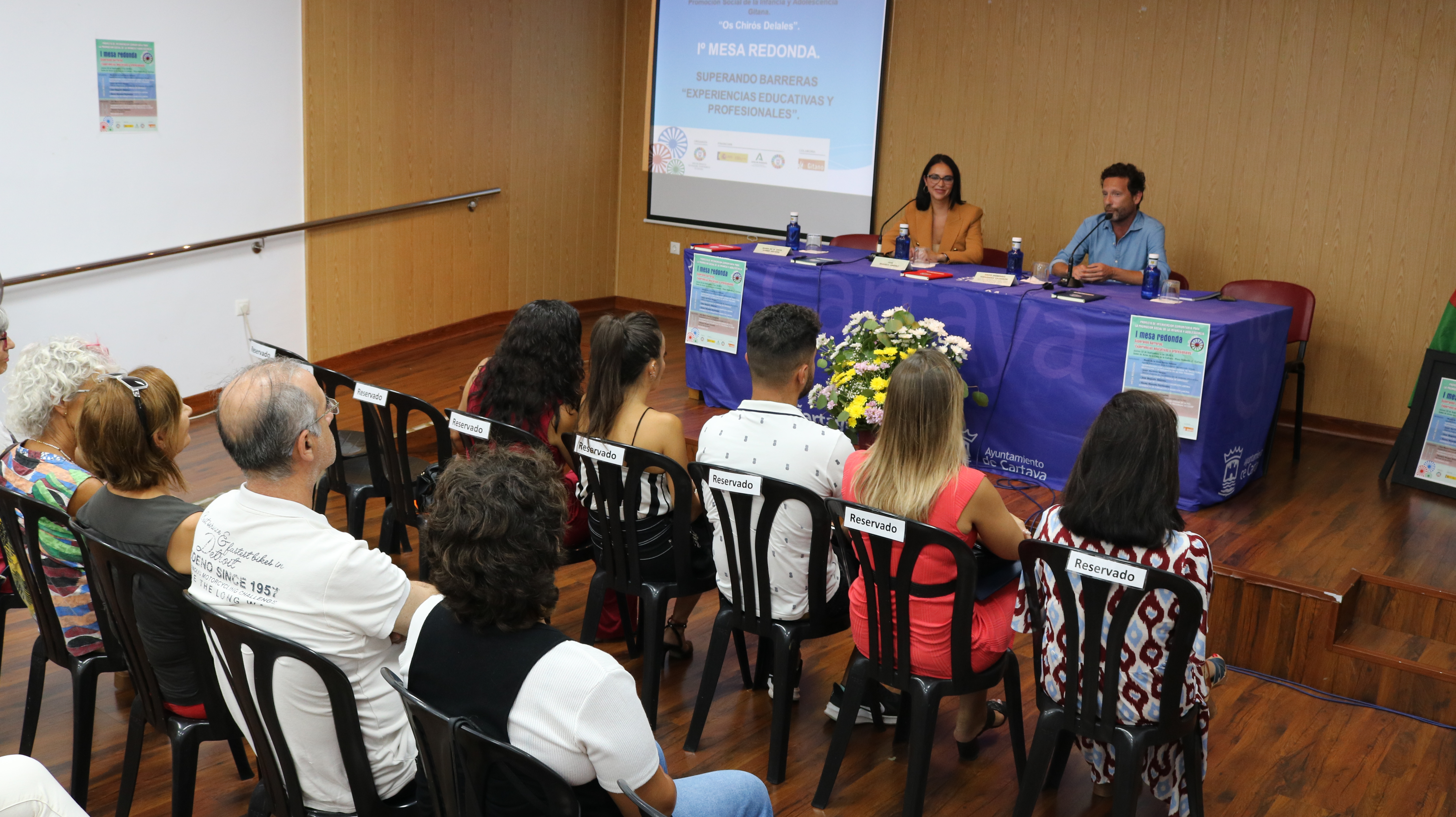 Cartaya celebra la I Mesa Redonda dedicada a al pueblo gitano “Superando barreras”