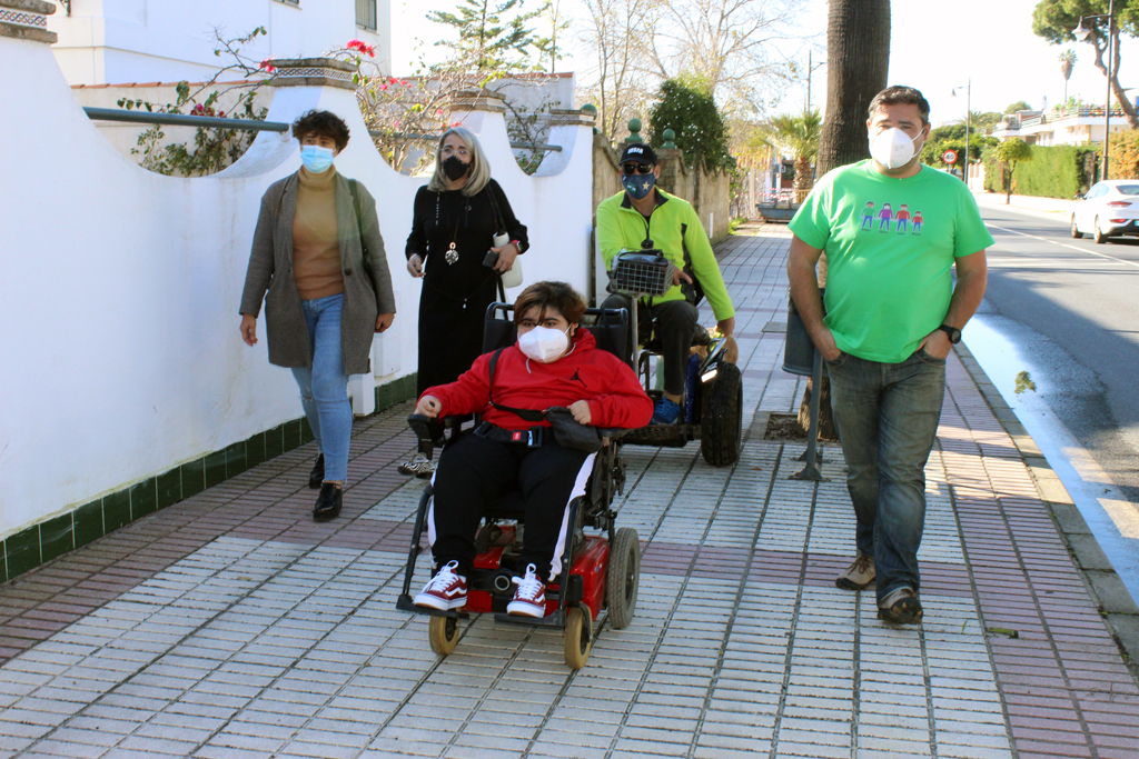 El Ayuntamiento de Cartaya anuncia una inversión de 13.000 euros para suprimir barreras arquitectónicas en el Día Internacional de las Personas con Discapacidad.