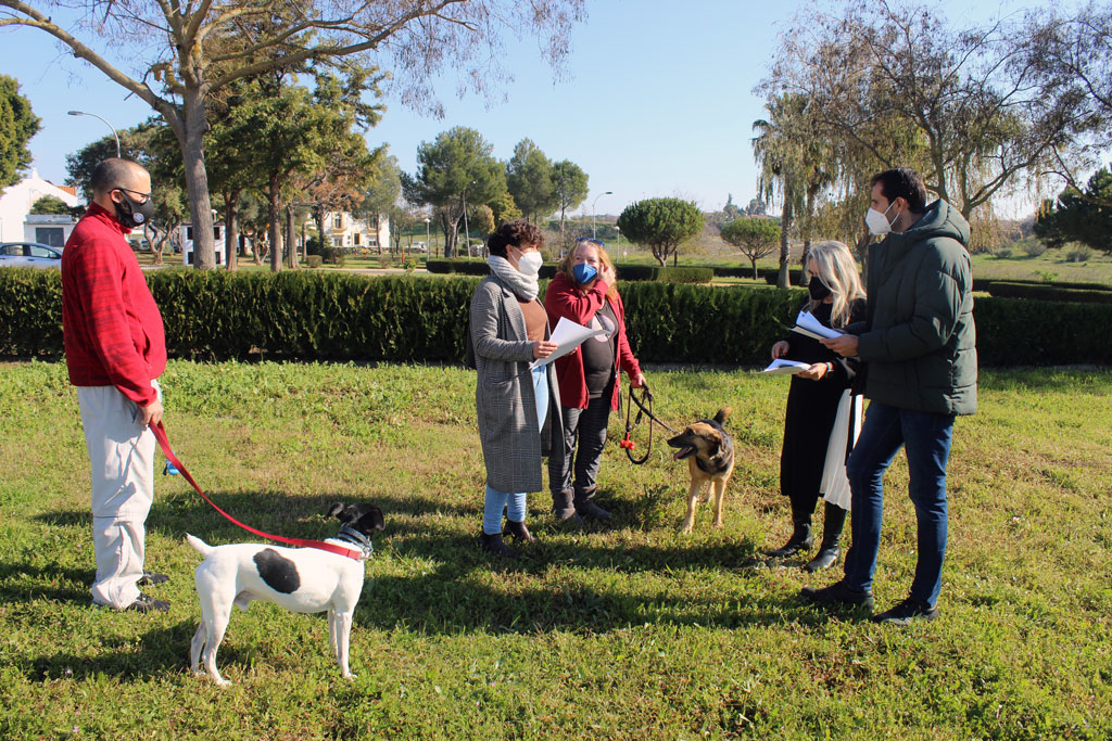 El Ayuntamiento pone en marcha el primer parque canino de la localidad