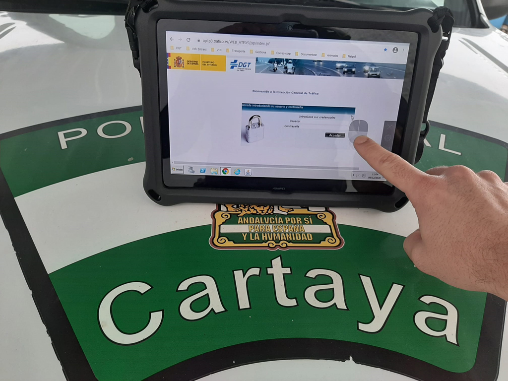 La Policía Local de Cartaya implanta el Sistema Europeo EUCARIS, para la recuperación de vehículos robados, e incorpora un sistema de tablets en los vehículos patrulla.