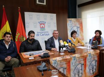 El Salón de Plenos del Ayuntamiento de Cartaya acoge la presentación del cartel de la XVIII Feria del Caballo