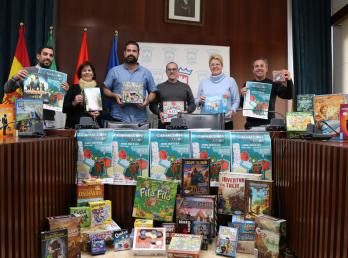 El Salón de Plenos del Ayuntamiento de Cartaya acoge la presentación de las I Jornadas de Juegos de Mesa 'Cartaya juega'