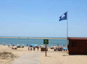 Cartaya renueva las banderas azules de las playas de Nuevo Portil y San Miguel