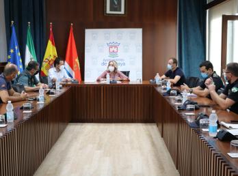 La Comisión de Seguridad del COVID-19 se reúne en el Salón de Plenos del Ayuntamiento de Cartaya para analizar la situación de la pandemia en la localidad.