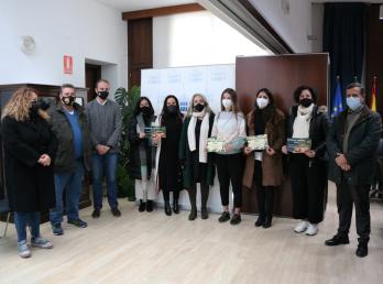 El Ayuntamiento de Cartaya reparte 600 euros en premios en el II Concurso de Escaparates Navideños.
