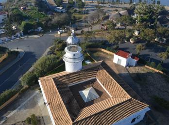 El Ayuntamiento comienza los trabajos preparatorios para iniciar las obras de reforma y acondicionamiento del Faro de El Rompido.