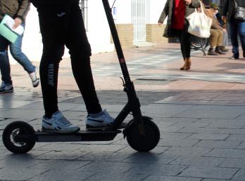 El Ayuntamiento se suma a la campaña de la DGT para proteger al peatón e intensifica los controles de patinetes eléctricos