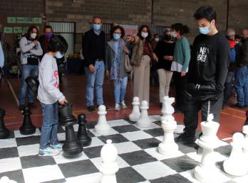 Más de un centenar de jóvenes participan en el III Torneo de Ajedrez que organiza el Rafael Reyes, con la colaboración del Ayuntamiento