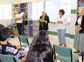 El Ayuntamiento desarrolla talleres en los IES de Cartaya para informar a los jóvenes del ‘Punto Violeta’ que estará a su disposición en la feria