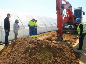 La alcaldesa y el concejal de Medio Ambiente visitan las obras de reparación del colector del Corchuelo