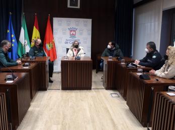 La alcaldesa de Cartaya recibe al nuevo capitán jefe de la Guardia Civil de Ayamonte