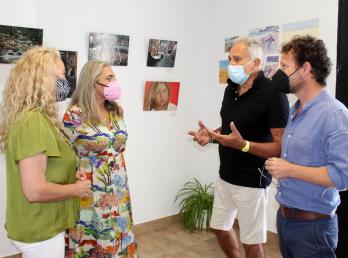 Las pinturas de Flavio Olivieri llevan la programación cultural a El Rompido