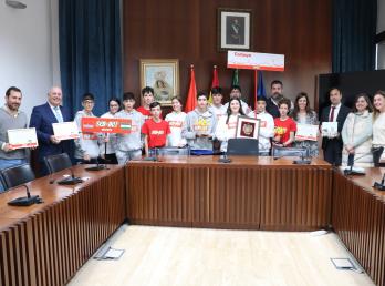 Los estudiantes del IES Mapi Valle agradecen al Ayuntamiento y al resto de patrocinadores, su apoyo para participar en la final de la First LEGO League 