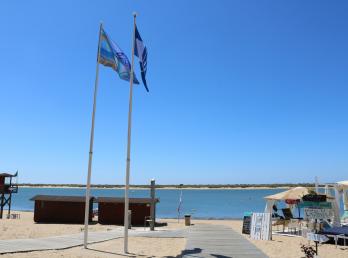 Las playas cartayeras consiguen dos banderas azules que se suman a los otros dos distintivos que reciben el sendero del Caño de la Culata y la Marina de Nuevo Portil.