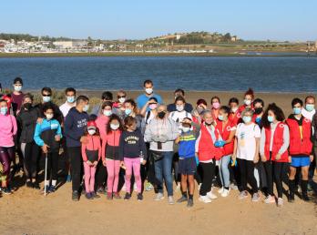 El Ayuntamiento conmemora el Día Mundial de las Playas con una batida de limpieza en El Lancón