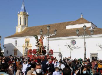 Cartaya acompaña a San Sebastián en su salida procesional, dos años después