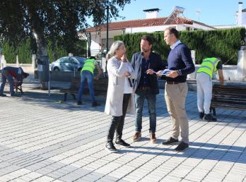El Ayuntamiento realiza obras de mejora de la Plaza y el parque de Urverosa 