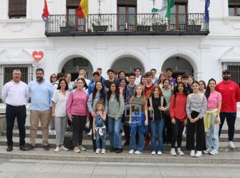 Alumnos noruegos del programa Erasmus+ visitan Cartaya y el Ayuntamiento junto al IES Rafael Reyes